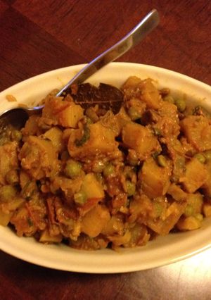 A picture of Potato N Mushroom Curry.