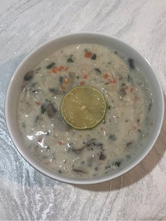 عکسی از دستور سوپ شیر و قارچ مجلسی 🫕