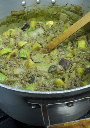 Una foto de Curry de verduras con lentejas