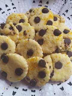 Una foto de Galletitas de Naranja y Chips de Chocolate Veganas