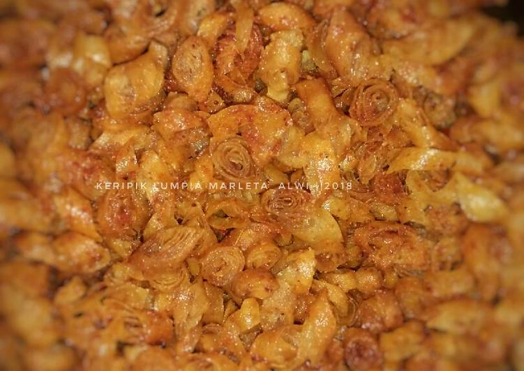 Keripik kulit lumpia pedas