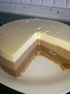 Una foto de Tarta tres chocolates