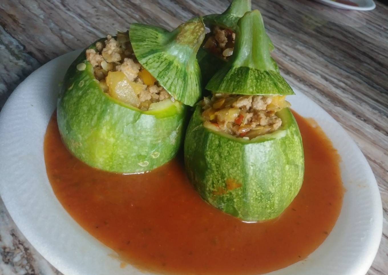 Calabacitas rellenas de pavo
