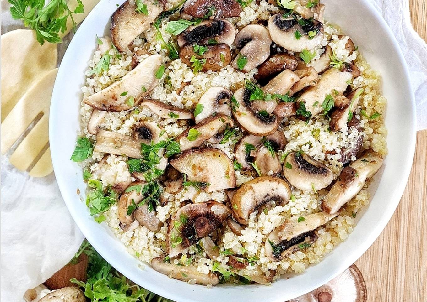 Bowl de Quinoa con salteado de ajo y setas