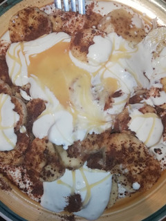 Una foto de Un postresito de banano sencillo