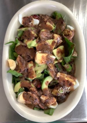 Una foto de Ensalada de espinacas con vinagreta de cerezas