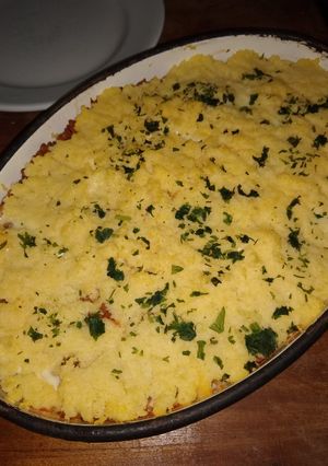 Una foto de Pastel de fuente Vegetariano (de polenta y lentejas)