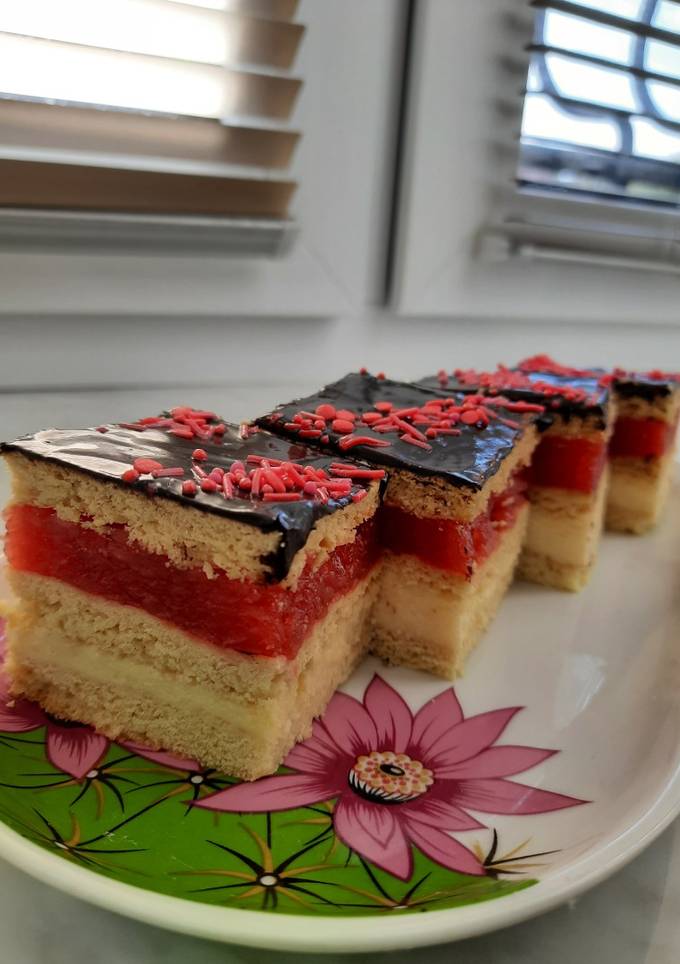 Пляцок медовий з сиром і яблуками