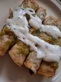 Tacos dorados de jamaica y requesón