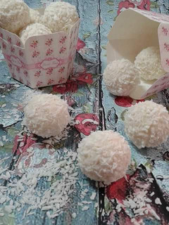 A picture of Coconut balls.