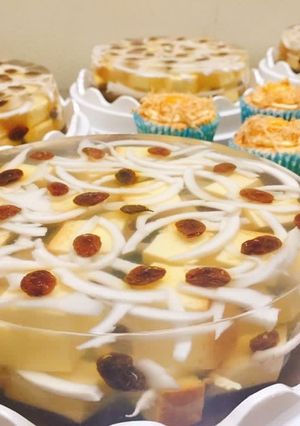 A picture of Jelly Flan with Raisins.