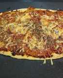 Pizza de cebolla y dos quesos