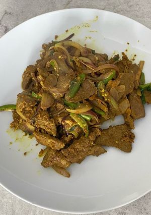 A picture of Stir Fried Beef Liver with Fresh Turmeric.