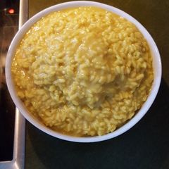A picture of Risotto alla Milanese.