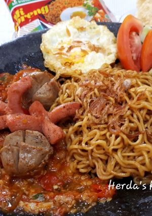 Foto resep Bakso Sosis Sambal Penyet + Indomie Goreng
