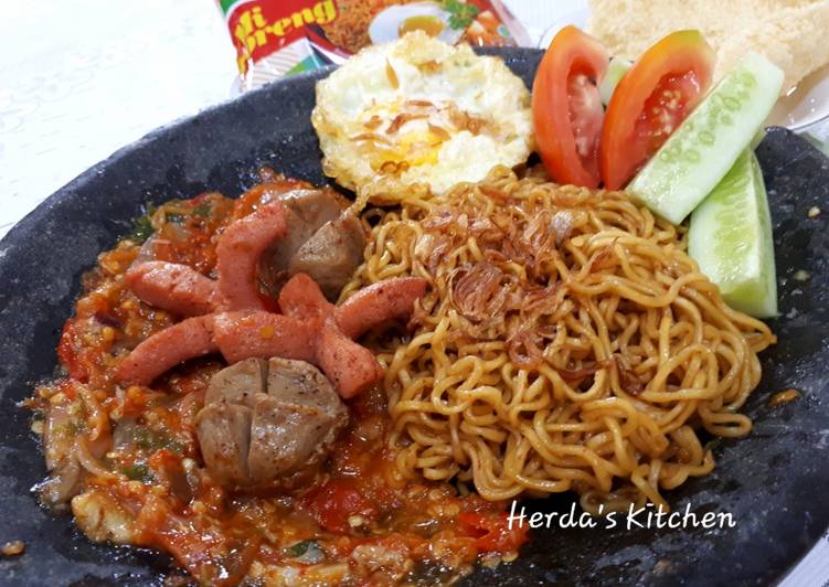 Bakso Sosis Sambal Penyet + Indomie Goreng