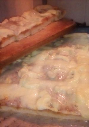 Una foto de Pizza con muzarella (bien rica)