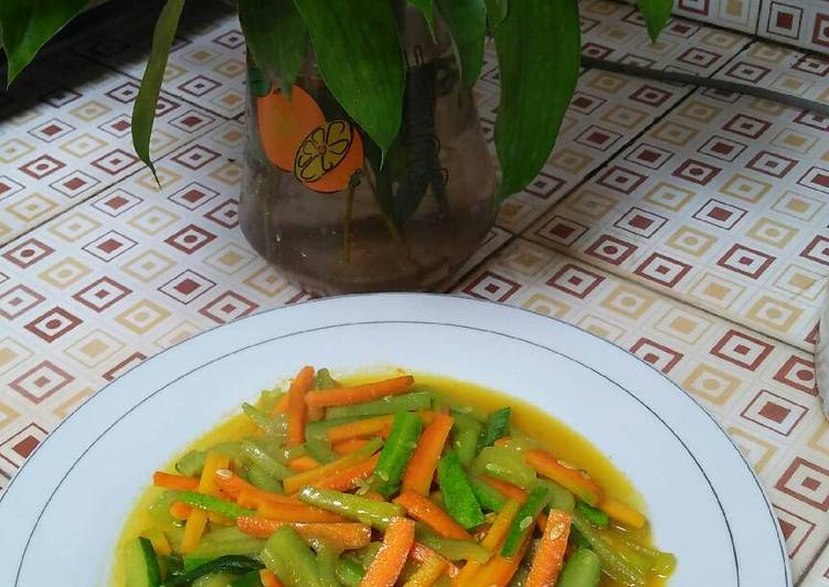 Acar bumbu kuning