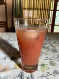 Jugo de papaya, arándanos, menta, naranja y Limón