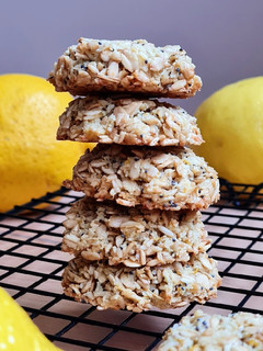 Una foto de Galletitas de limón, a base de avena y coco 🥥 🍋 sin azúcar