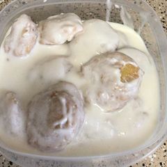 A picture of Dahi bada.