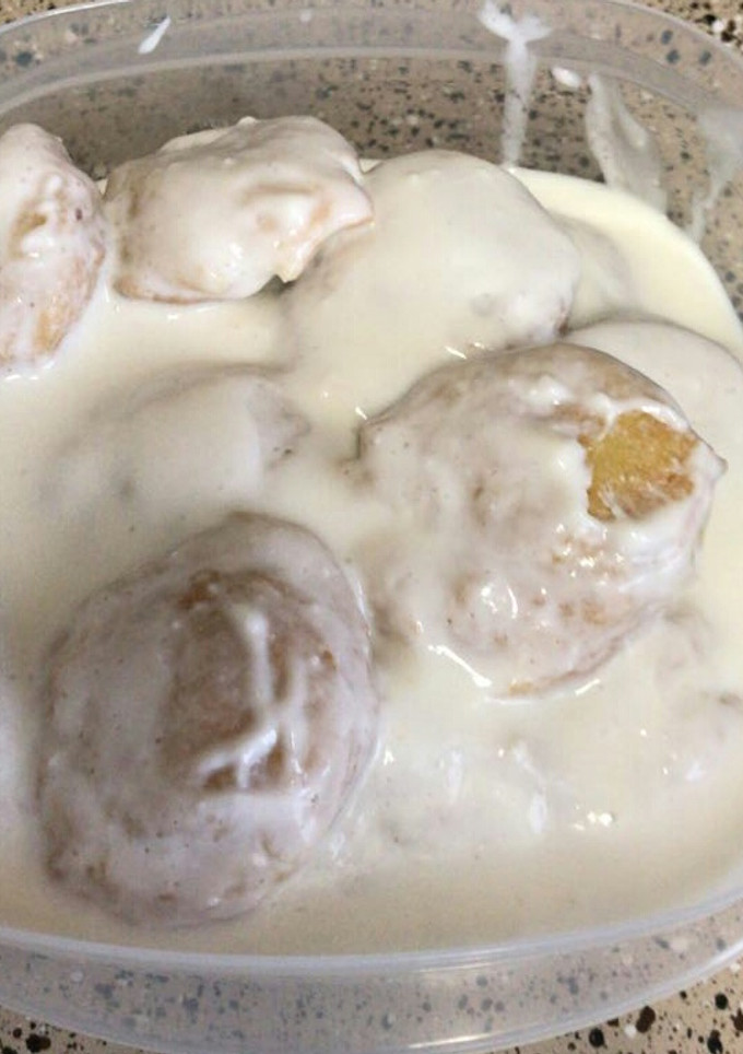 A picture of Dahi bada.