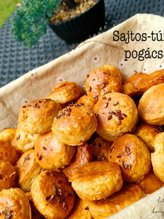 Sajtos-túrós pogácsa 🧀 - teljes kiőrlésű recept fotója