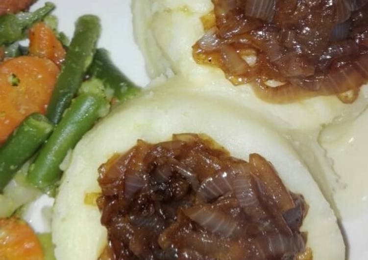 Mashed potatoes with saute onions