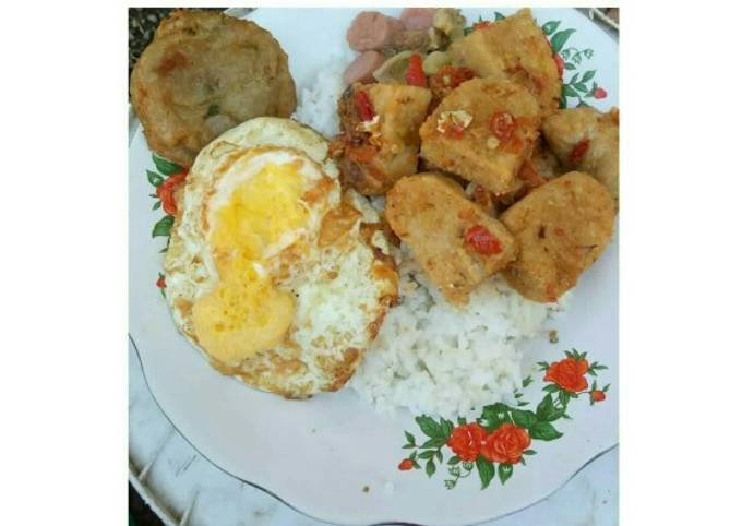 Tempe gembus pedas,telur ceplok,perkedel kentang,sosis