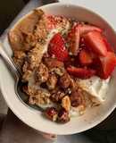 Iogurte com Morangos e Granola
