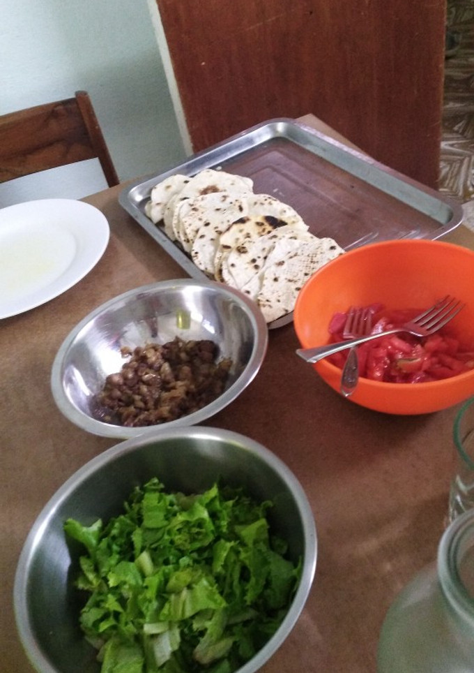 Una foto de Fajitas Caseras de Conejo acaramelado y Verduras