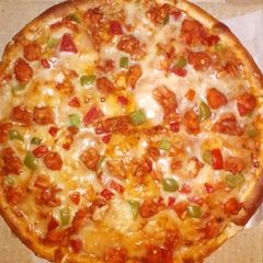 A picture of Chicken Tikka pizza.