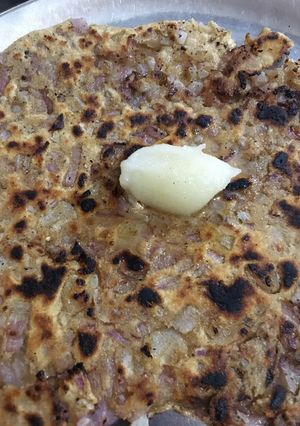 A picture of Onion paratha.