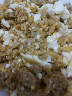 Una foto de Huevos con pan de millo...(Maíz)