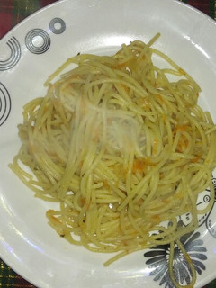 Una foto de Fideos con zanahoria