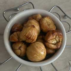 Foto di Castagne flambé al liquore Strega