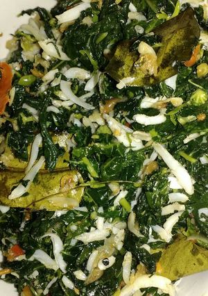 Foto resep Tumis pedas daun singkong vs daun pepaya teri..