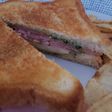 Sándwich de Queso, Mortadela y Pesto