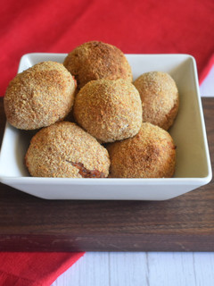 Una foto de Croquetas veganas con bechamel de tomate y setas shiitake