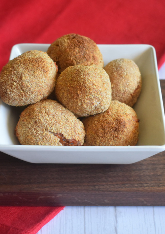 Una foto de Croquetas veganas con bechamel de tomate y setas shiitake