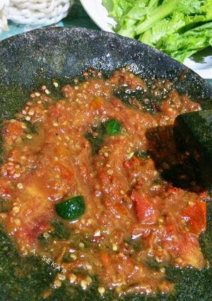 Foto resep Sambal terasi mentah +limau