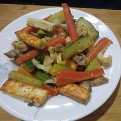 A picture of Stir fry veggies.