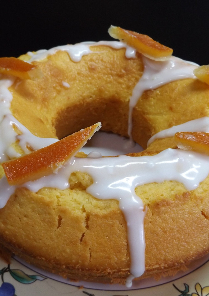 Una foto de Rosca cítrica con glaseado de lima
