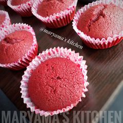 Red velvet cupcakes III A picture of Red velvet cupcakes III.