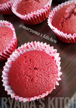 A picture of Red velvet cupcakes III.