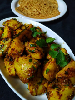 जीरा आलू (Jeera aloo recipe in hindi) रेसिपी मुख्य फोटो