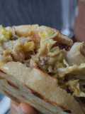 Arepa🥯rellena🌽de pollo, aguacate🥑plátano🥙macho maduro🧆