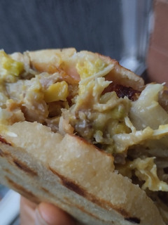 Una foto de Arepa🥯rellena🌽de pollo, aguacate🥑plátano🥙macho maduro🧆