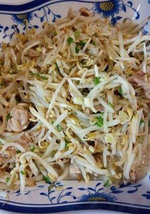 Hình của món Thịt heo xào giá đỗ.