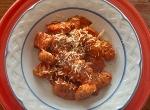 Una foto de Gnocchis integrales con salsa de tomate y queso philadelphia